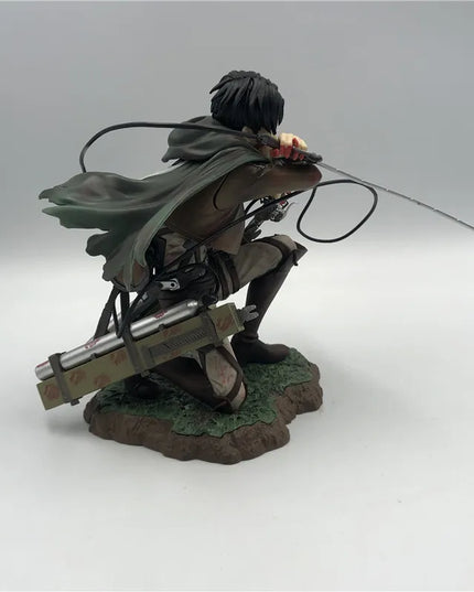 Figurine Attack on Titan - Levi 18cm 3