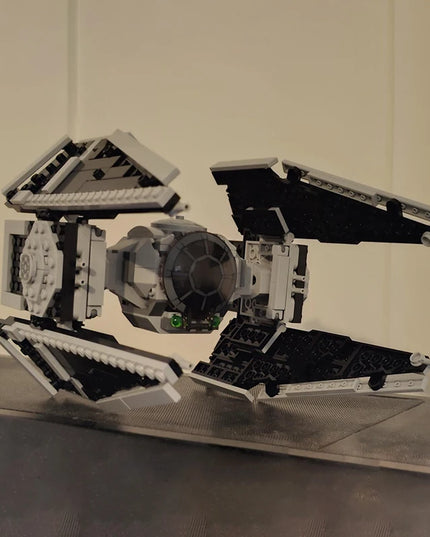Figurine de Construction - TIE Interceptor 3