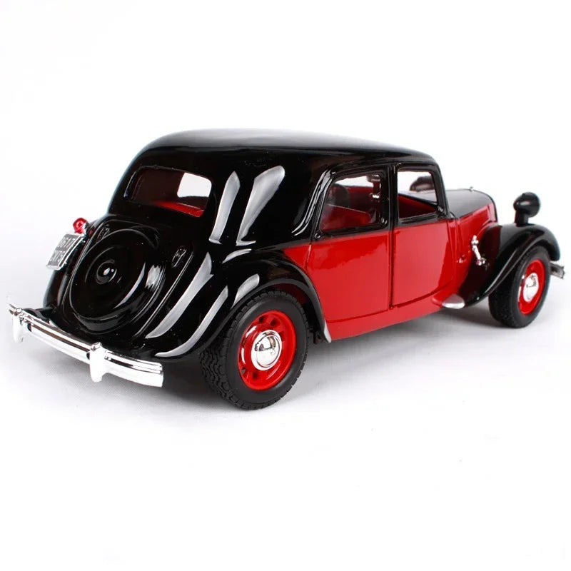 Figurine 1:24 1938 Citroen 15 CV 2